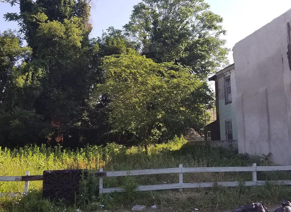 1st image of 817 W Cumberland St