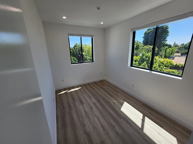 6061 Fulton Ave #8 — Photo 15