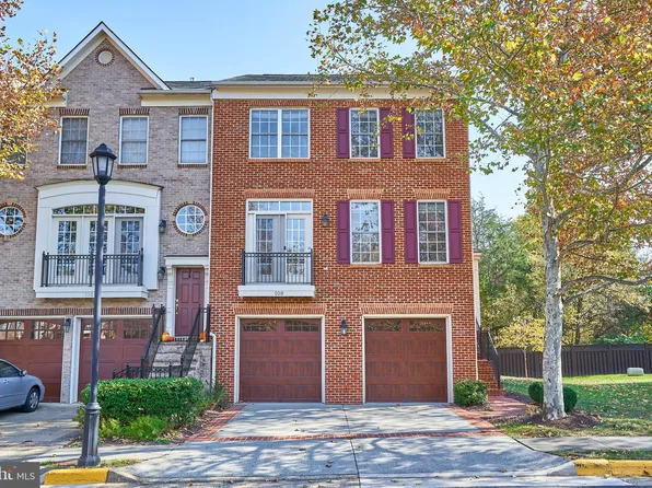 108 Herndon Mill Cir, Herndon, VA 20170