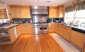 4th image of 2207 E 70th St