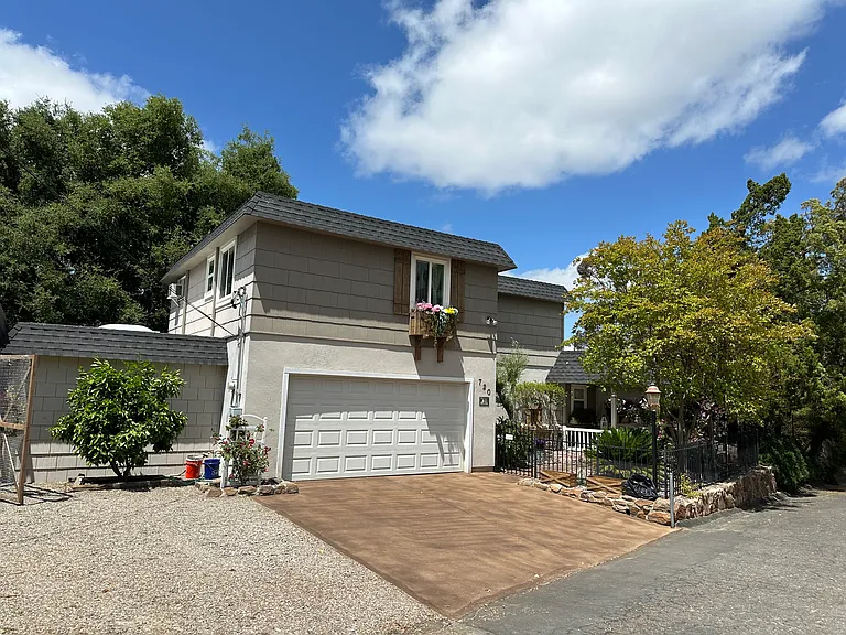 720 Sky Mountain Ln — Photo 5