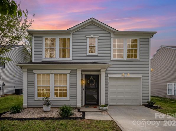 1911 Almond Hills Dr, Charlotte, NC 28262