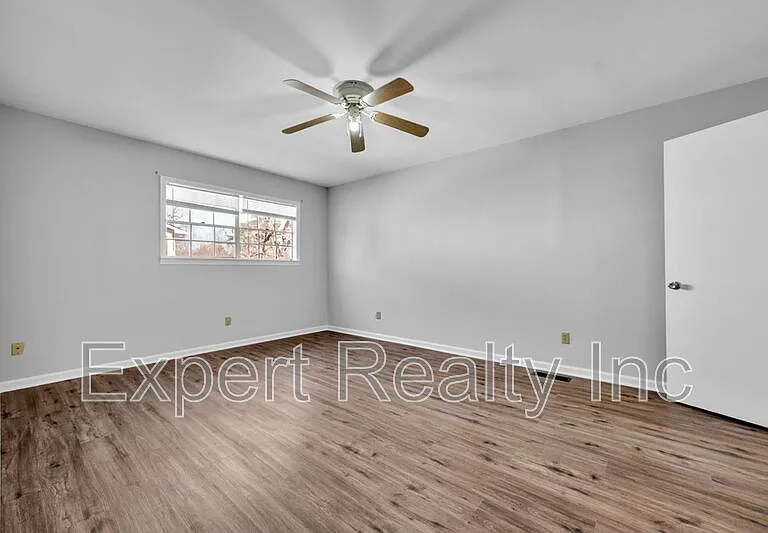 822 Linbard Ln — Photo 14