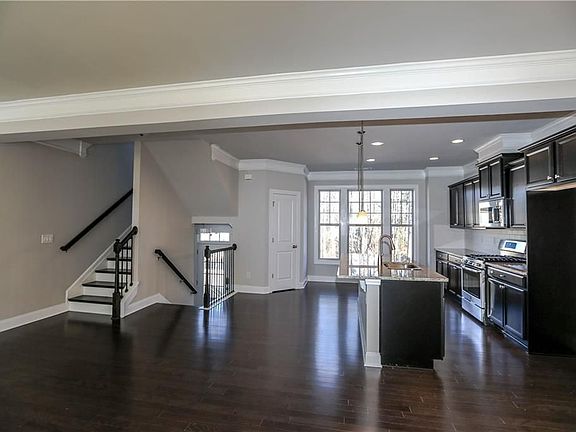 5th image of 2650 Village Place Dr