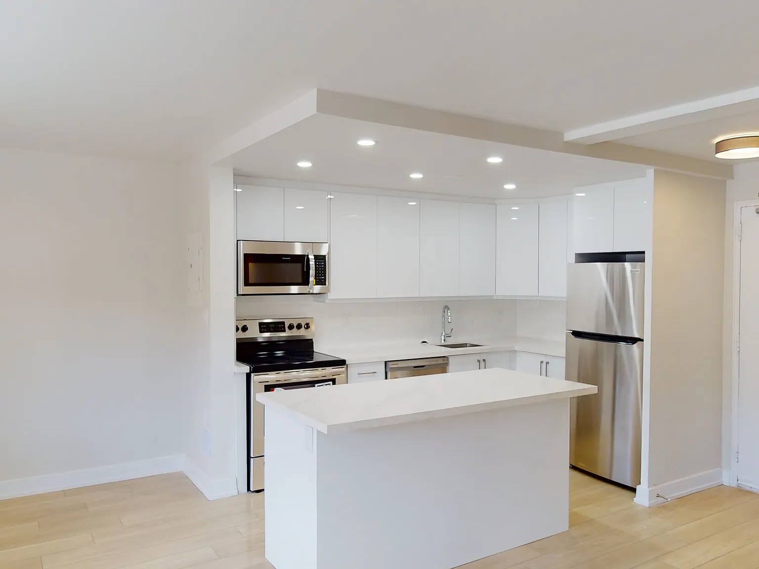 Riverview Apartments — Photo 3
