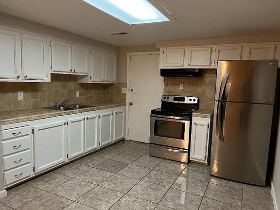 3rd image of 881 Casselman Dr