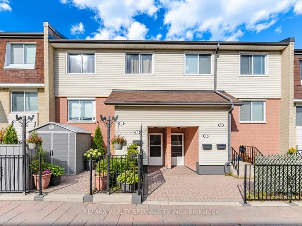 2170 Bromsgrove Rd #6, Mississauga, ON L5J 4J2