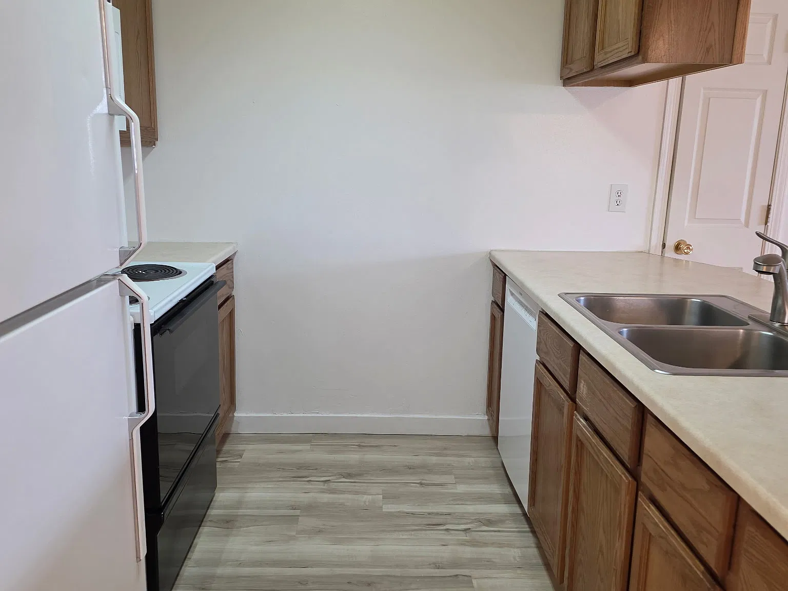 2 bed, $1,100 — Photo 2