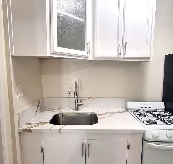611 S Flower St — Photo 6