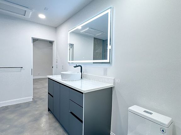 5th image of 630 Montana St #202