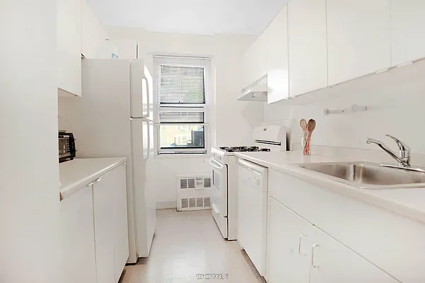 Rented by Town Residential | media 9