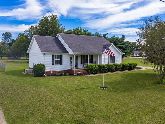 2nd image of 3015 Redwood Dr