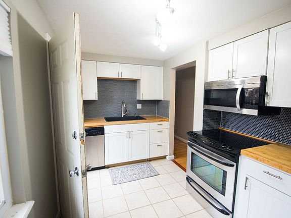 3rd image of 2755 S Delaware St
