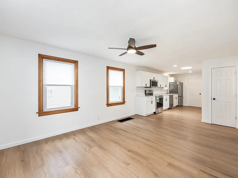 2702 E Main St — Photo 6