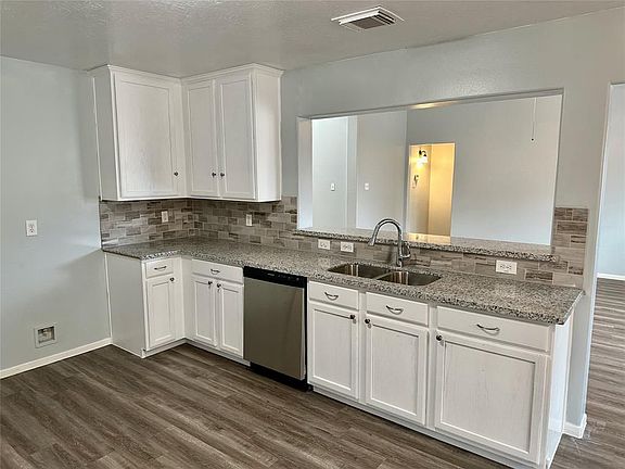 3rd image of 6211 Winter Oak St
