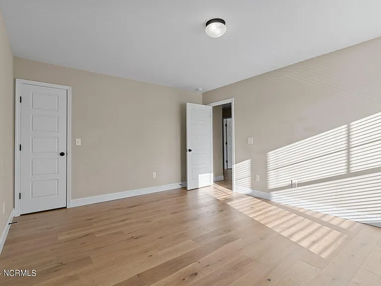 204 Sandy Springs Rd — Photo 18