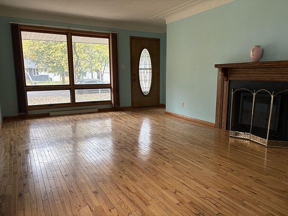 4th image of 812 8th Ave SE