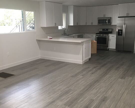 4th image of 1118 S Holt Ave #1
