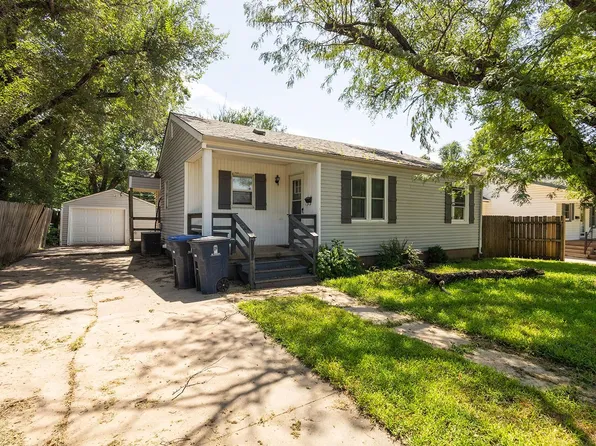 1409 Edgemoor St, El Dorado, KS 67042