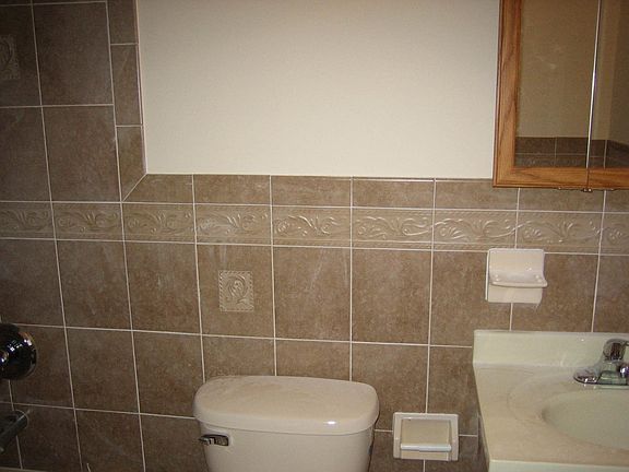 Master Bath (2nd Floor)