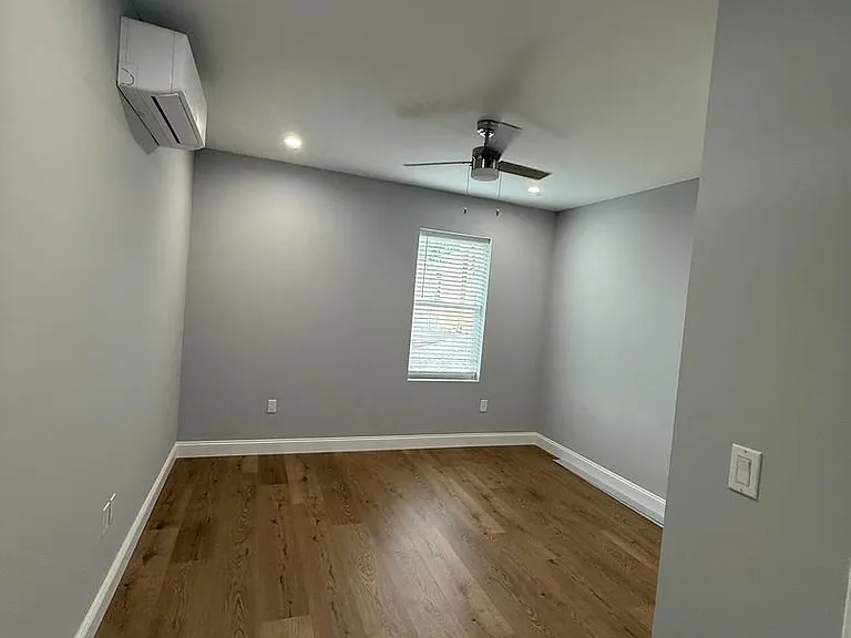 4722 Wellington St — Photo 4
