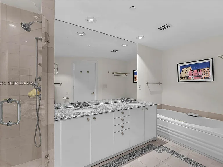 300 S Pointe Dr #809 — Photo 19