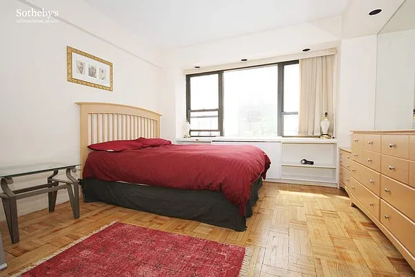 Rented by Sotheby's International Realty | media 13