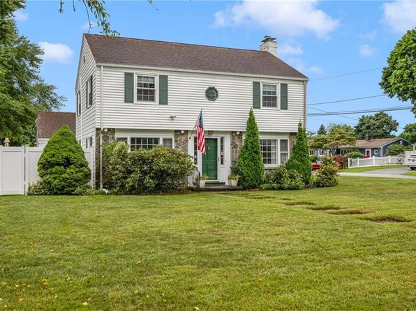 486 Namquid Dr, Warwick, RI 02888