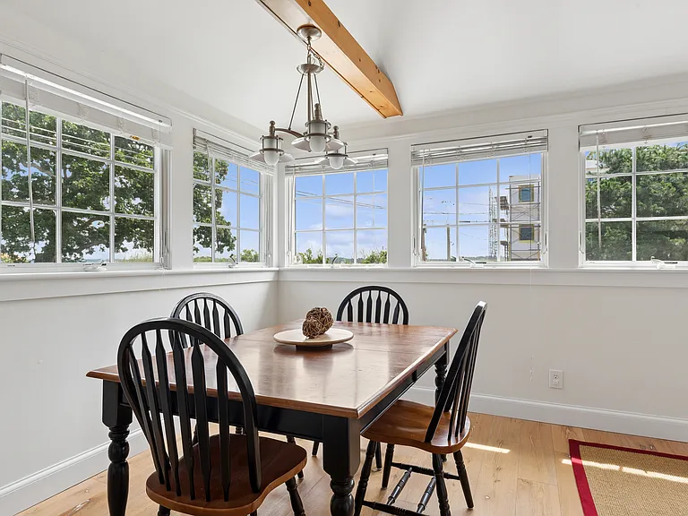 33 Bay Ave — Photo 7