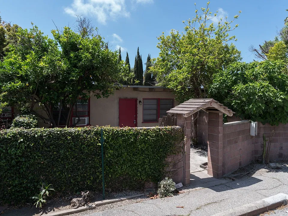 2320 Virginia Ave #D