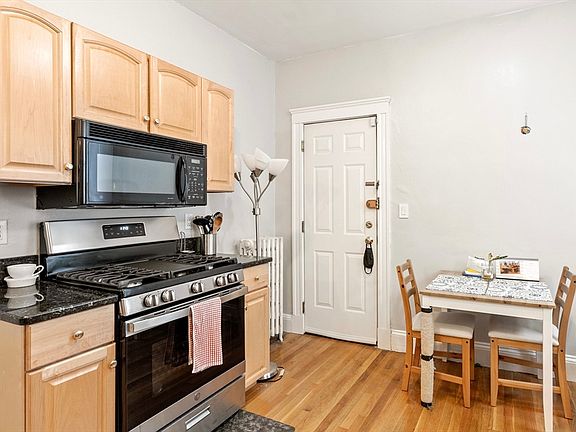 3rd image of 268 Windsor St APT 4
