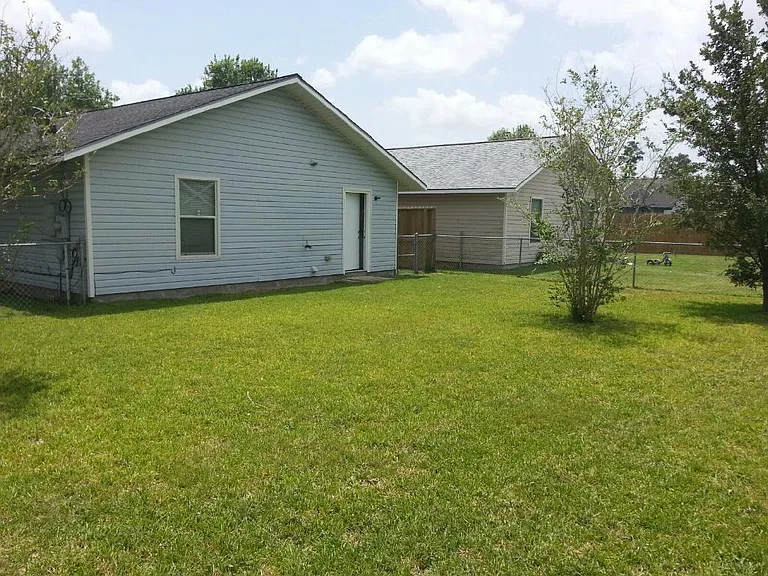 9731 Shive Dr — Photo 2
