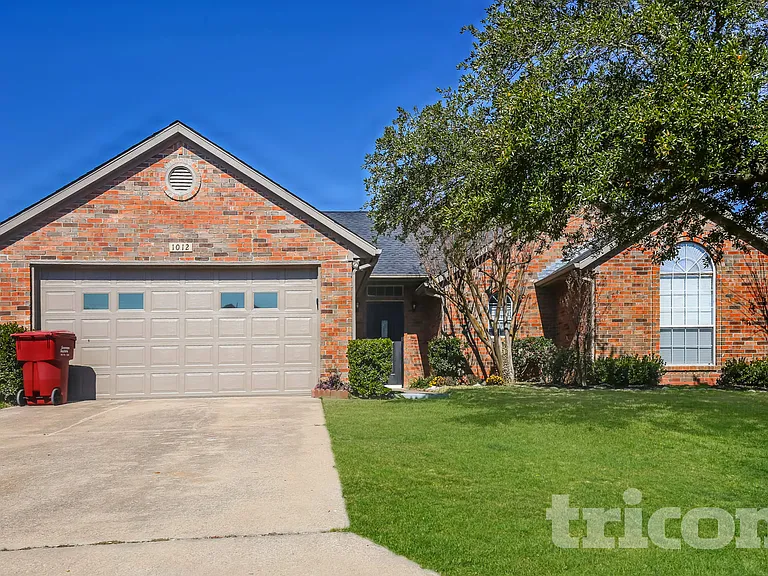 1012 Brookhaven Dr — Photo 1