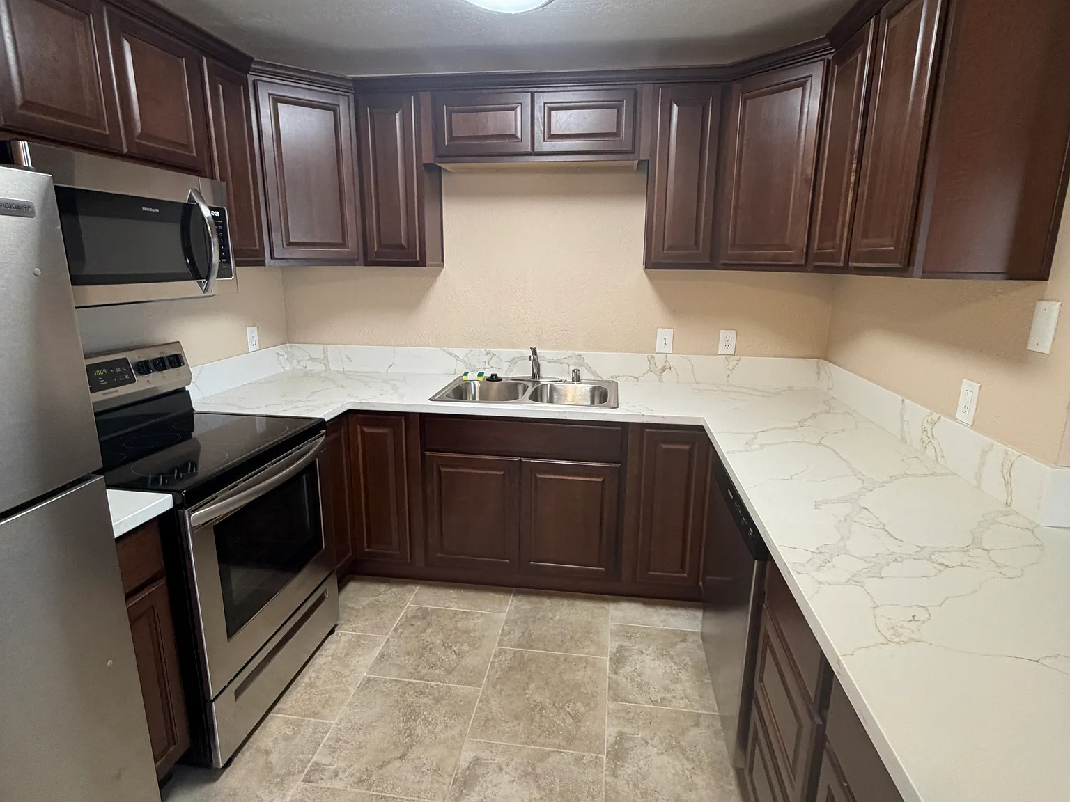 3 bed, 1120 sqft, $3,000 — Photo 3