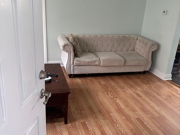 5th image of 3248 N Clark St APT 1R