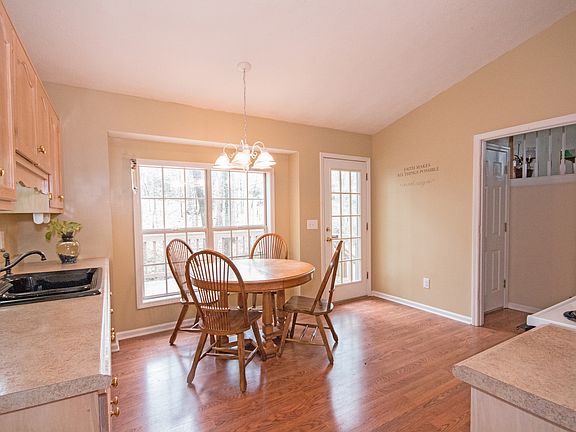 5th image of 405 Autumn Wood Dr