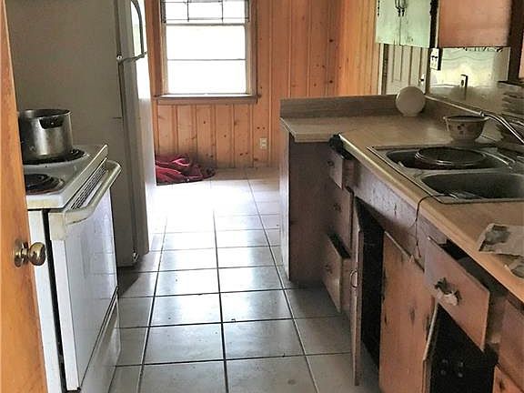 4th image of 5704 Sussex Ave