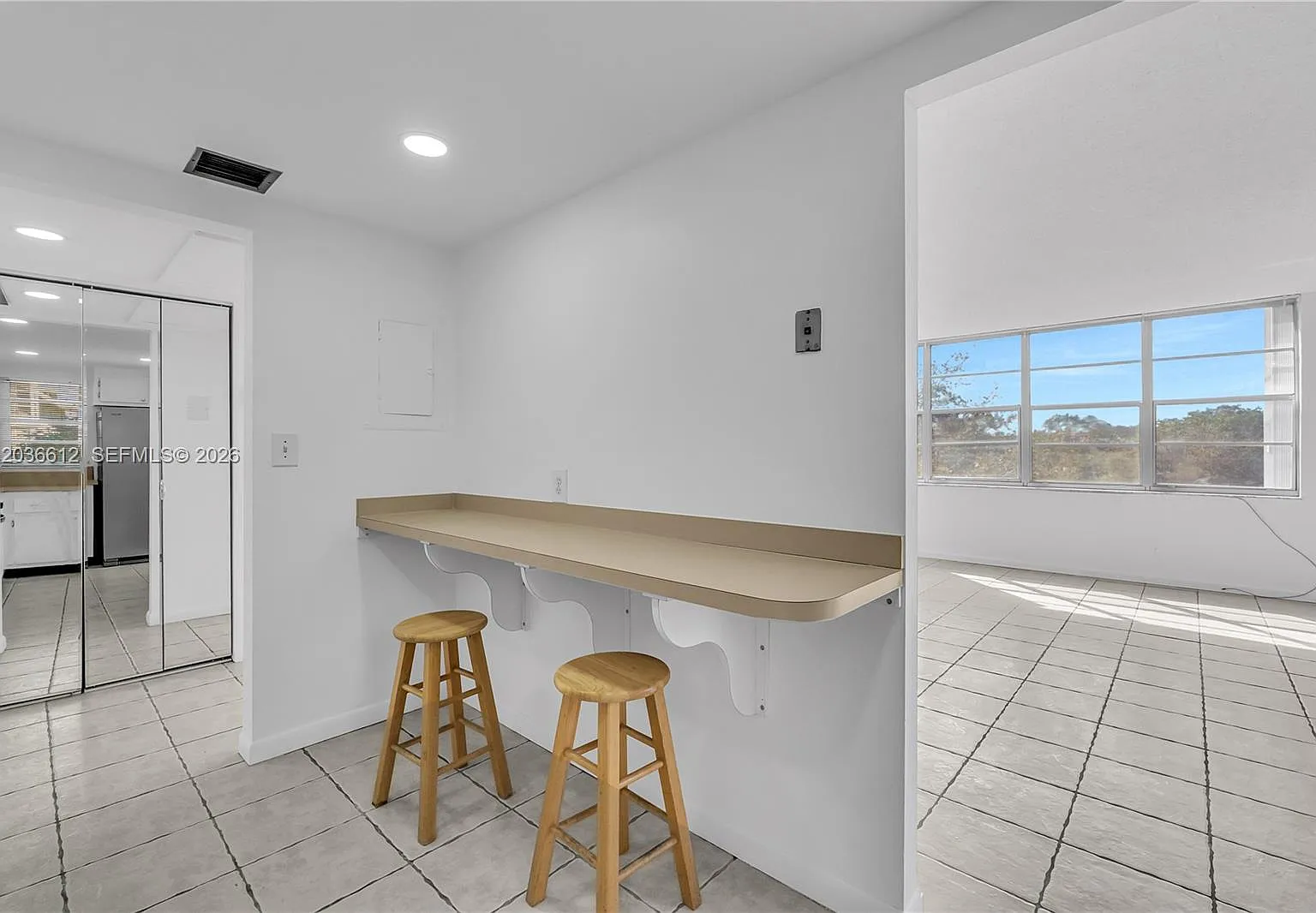 Watergate Condominium No — Photo 2