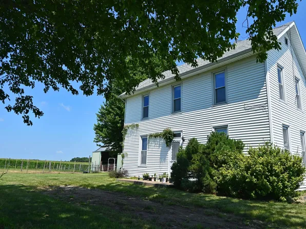 2165 N 2100th Ave, Camp Point, IL 62320