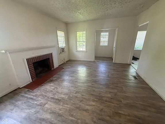 3rd image of 3701 N Parker Ave