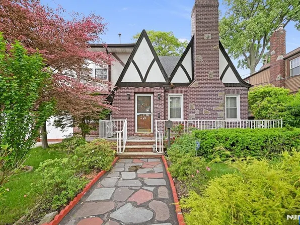 497 Oakdene Ave, Ridgefield, NJ 07657