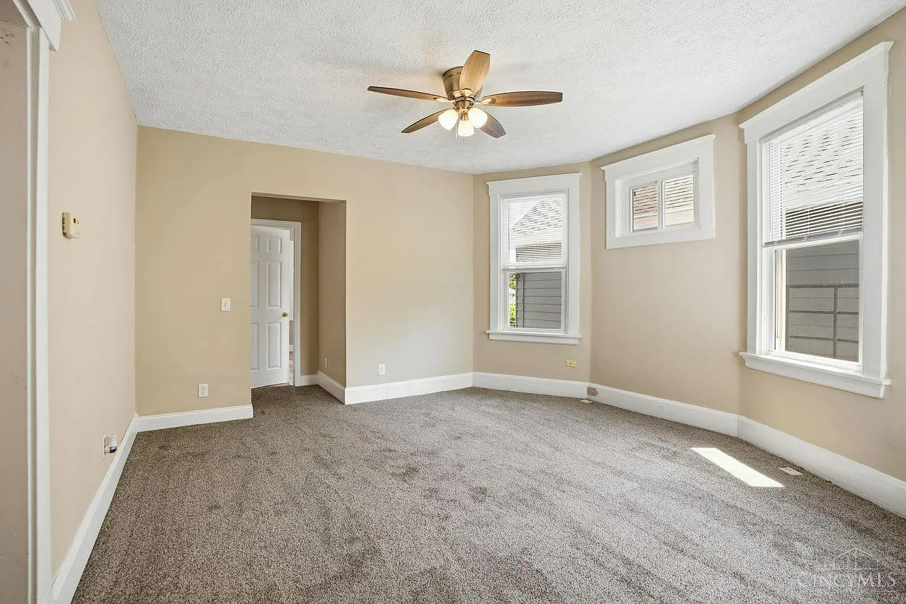 4 bed, 1.5 bath, 1200 sqft, $2,400 — Photo 4