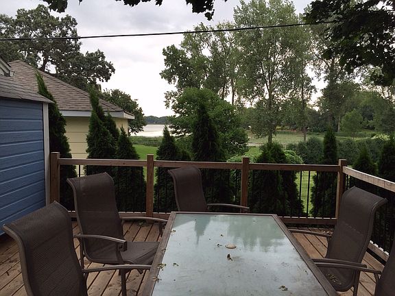 Lake views from big deck!