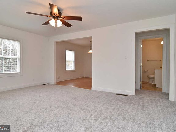 3rd image of 413 S Park Dr