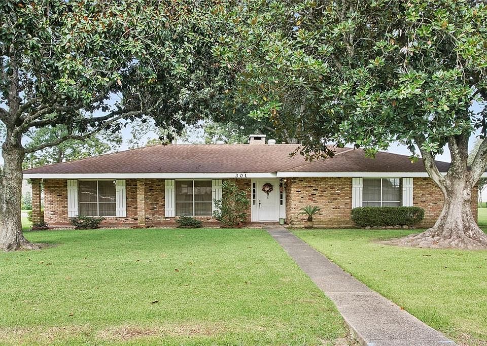 1st image of 301 Camelia Ave