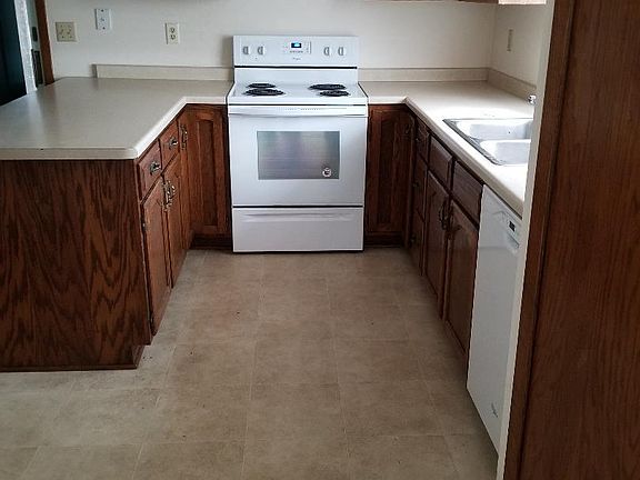4th image of 8386 144th St W