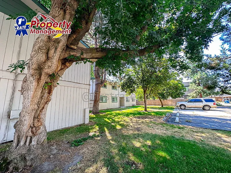 733 W Belmont St — Photo 27