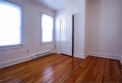 3 bed, 1.5 bath, 1296 sqft, $1,300 — Photo 2