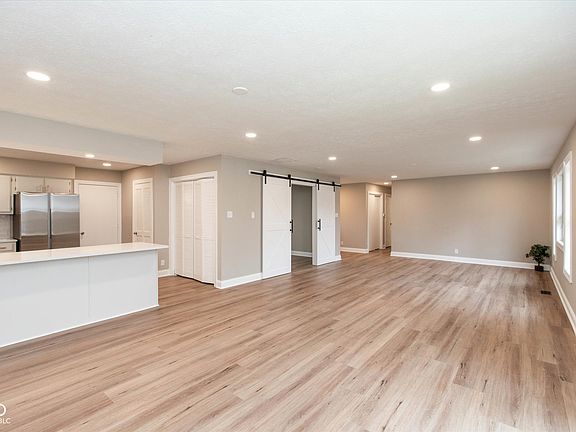 5th image of 707 Daffon Dr