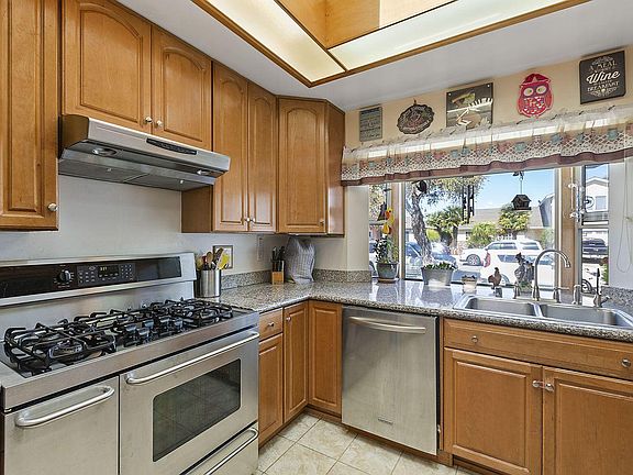 3rd image of 1737 Tamarin Ave
